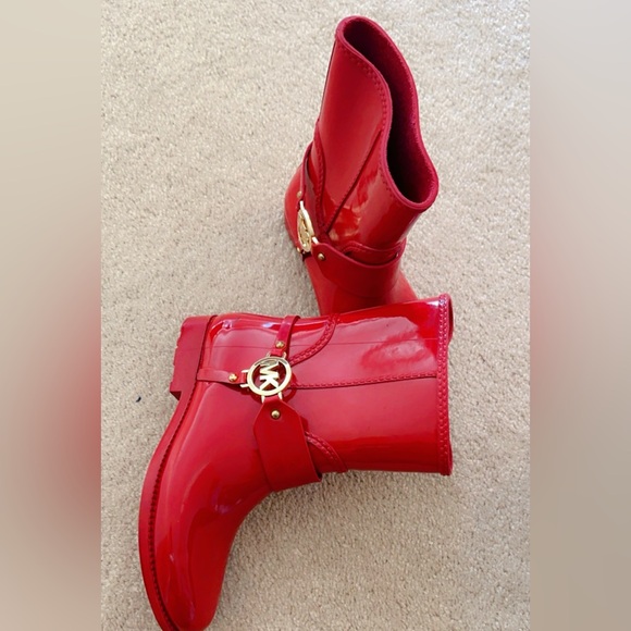 Love these boots is just too tight - Picture 1 of 2